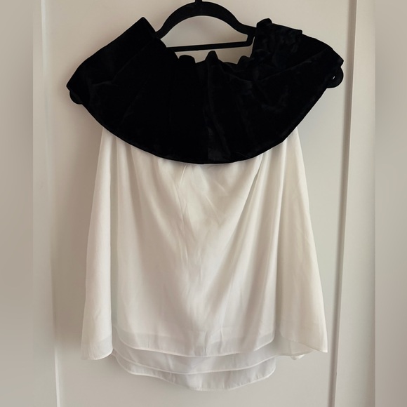Mare Mare Anthropologie White Off The Should Top With Black Velvet Bow - Picture 2 of 4